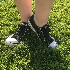 Black Low top Converse All Stars⭐️ Black Laces